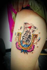 Fashion wanita kaki warna yang indah gambar pola tato perahu layar