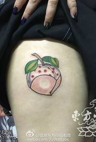 Peach tattoo sa hita