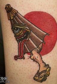 Kojos raudono asilo skėčio tatuiruotės modelis