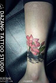 Klassiek inktstijl lotus tattoo patroon
