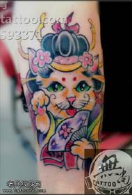 Modello di tatuaggio classico gatto geisha sul polpaccio