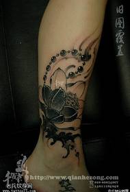 Modèle de tatouage de lotus gris noir atmosphérique