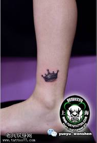 Modello di tatuaggio corona squisita