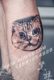 Patrón de tatuaje de gato lindo ternero