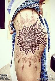 Tattoodị usoro kpochapụla geometric kpochapụwo