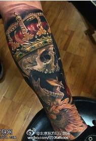 Кариерен череп короната слънце цвете татуировка модел