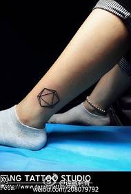 발목에 간단한 다이아몬드 문신