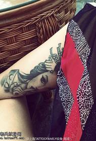 კლასიკური უძველესი სილამაზის tattoo ნიმუში