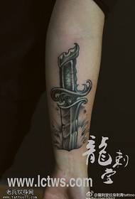 Arm duncis vienkrāsains tetovējums modelis