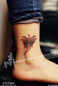 Klassieke stekelagtige lotus-tatoo-patroon