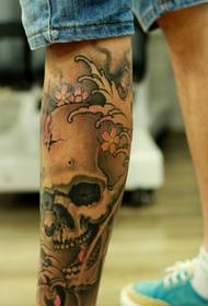 Immagine del modello del tatuaggio di prajna tradizionale della personalità di moda della gamba