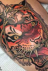 Mouse tattoo pamusoro we tiger