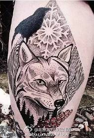 Klasični uzorak tetovaže lisica vrana lisica