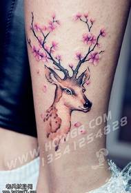 Татуировка с изображением оленя пятнистого оленя