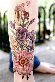Personality leg floral tattoo pattern to enjoy the picture