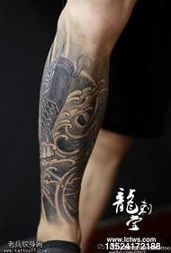 Modello di tatuaggio Koi con polpacci