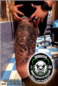 Modèle de tatouage roi immortel dominateur classique