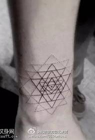 Eenvoudig geometrisch steek tattoo-patroon