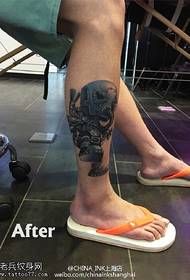 Modello di tatuaggio da cattivo classico della macchina di moda
