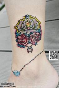 Modello di tatuaggio corona prepotente