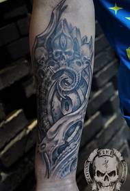 Mga cool na guwapong pattern ng tattoo ng skull