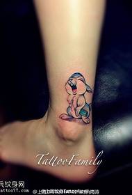 Izvrsni slatki uzorak tetovaža zeca
