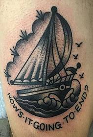 Padrão de tatuagem de veleiro de picada na coxa