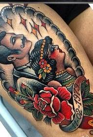 Фотографія жіночої ніжки особи татуювання дівчина татуювання