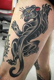 I-Thigh emnyama ye-panther tattoo iphethini