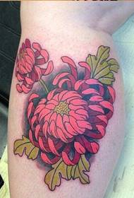 Persoonlijkheid benen prachtige chrysanthemum tattoo foto foto