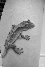 In set realistyske lytse gekko-tattoos