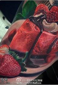 Pîvana nîgarê tattooê ya kûçikê strawberry