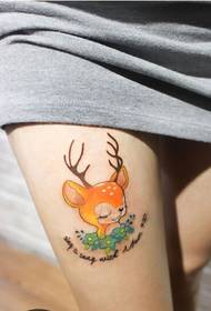 Coita sexy linda bonita foto de tatuaxe de ciervo sika
