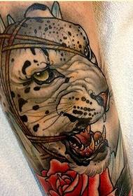 Ceg txhais ceg tsov txaij tattoo qauv pom zoo duab