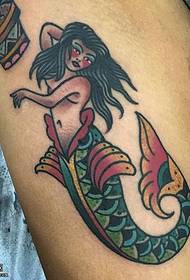 Patrún tattoo maighdeana mara ar an gcliath