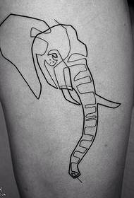Tatuerat mönster för elefantnäsatatuering på låret
