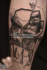 Ang tunok nga galamiton sa baka sa abstract nga robot nga tattoo