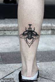 Patrón realista de tatuaje de insecto pequeño tatuaje
