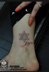 Шаблон з татуюваннями без основного красивого шестикутника