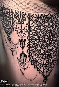 Tattoo tsara tarehy dantelina eo amin'ny feny