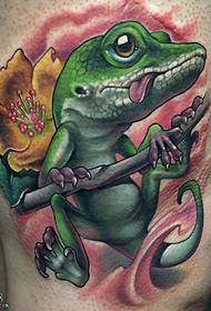 Patrón de tatuaxe de gecko da coxa