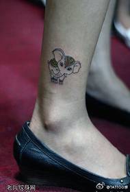 Mielas mielas mažas dramblio tatuiruotės modelis