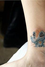 女性腿部彩色小象纹身图案图片