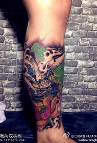 Modello di tatuaggio di loto prajna di colore delle gambe