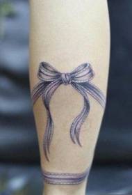 Tyttö jalat muoti keula tatuointi kuva kuva