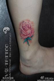 Farverigt rose tatoveringsmønster