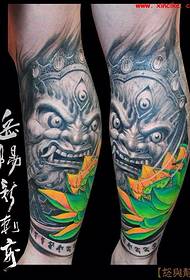 Beau tatouage de prajna sur la jambe