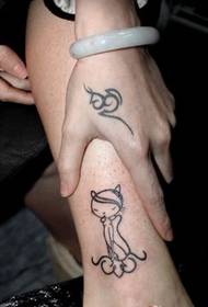 Image de tatouage chat chat totem jambe