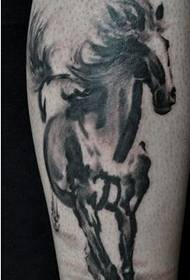 Klassikalised moejalad mustvalge tindiga maalivad hobuse tätoveeringu mustrit