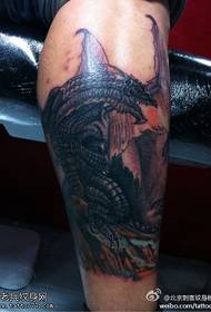 Patrón de tatuaje de dragón monstruo dominante super guapo